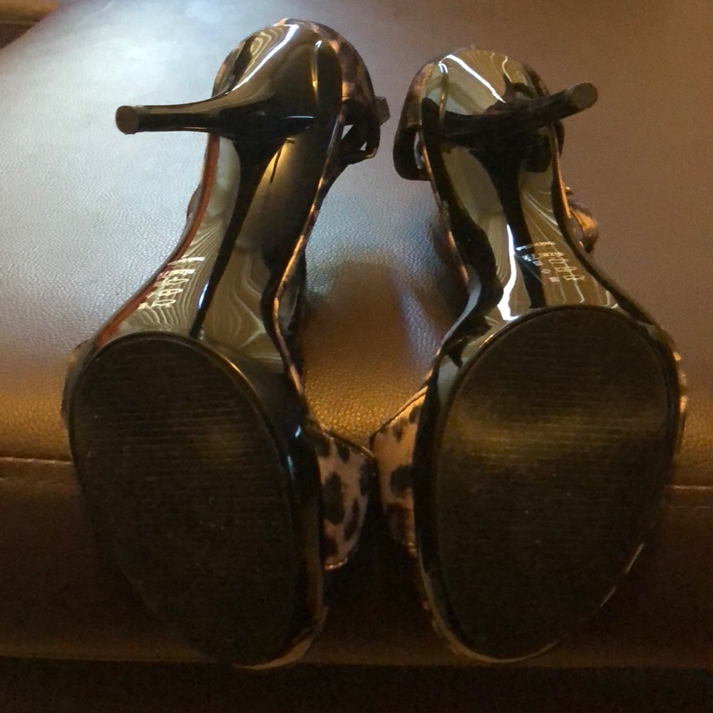 Shoes - Picture 4 of 4